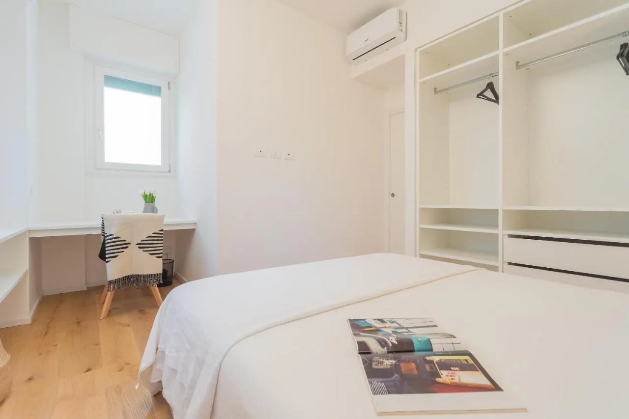 A Step From The Lake Apartment By Rent All Como 0*,  Itália