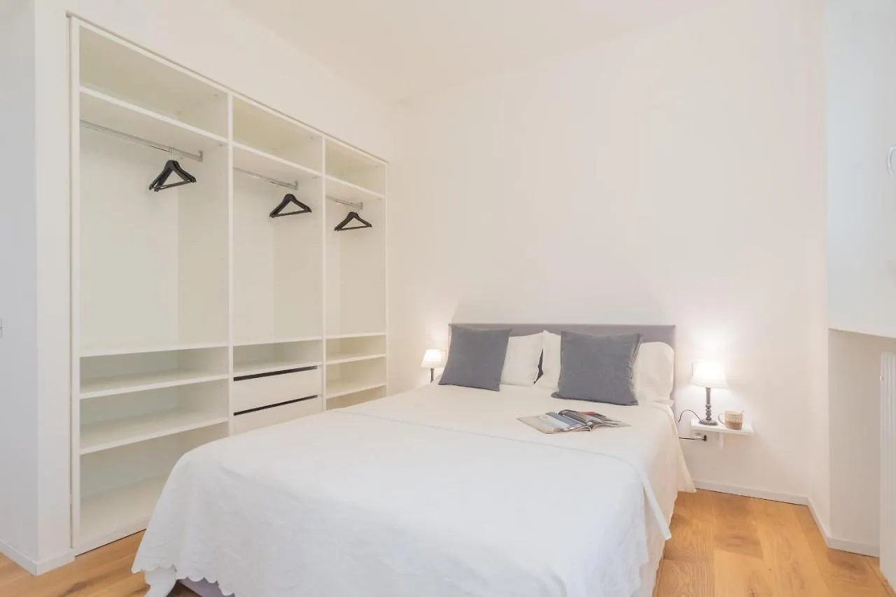 A Step From The Lake Apartment By Rent All Como 0*,